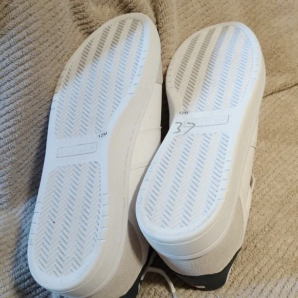 Tommy Hilfiger white casual shoes classic lace up sneakers. - Picture 5 of 7